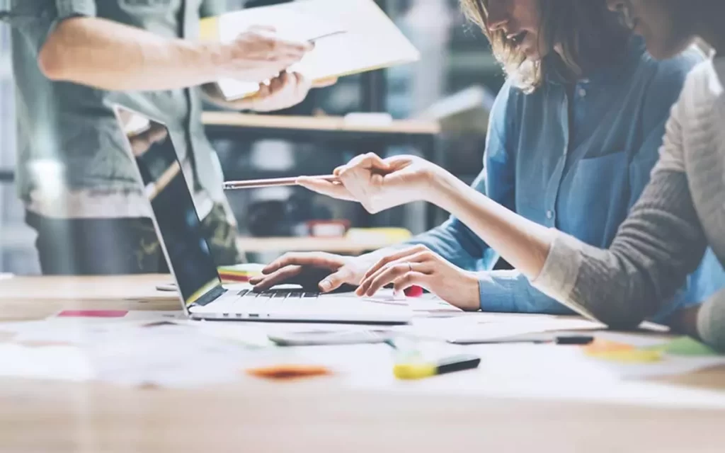 Comment-Choisir-le-Meilleur-Professionnel-pour-Vos-Besoins-Conseils-Pratiques-page-blanche-page-jaune-annuaire-maroc